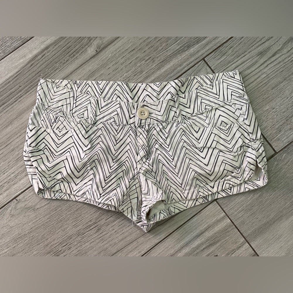 Rip Curl High Waist Zigzag Shorts - Black and White